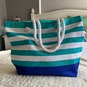 Victoria’s caret beach tote bag
